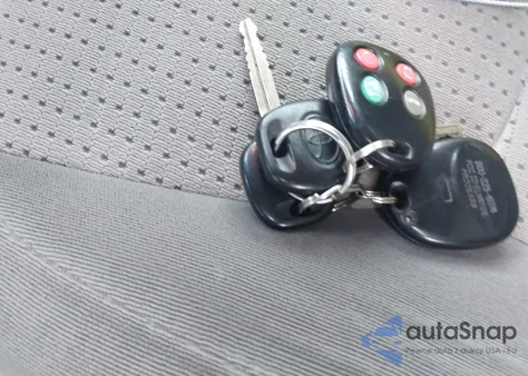 2010 Toyota Sienna Ce/Le z USA, uszkodzony, nr VIN 5TDKK4CC8AS324618